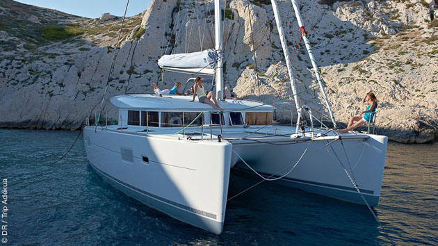 Des vacances pour naviguer dans les cyclades en catamaran de luxe